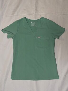 Figs Catarina Women's Technical Collection Scrub Top in Jade Green size XS